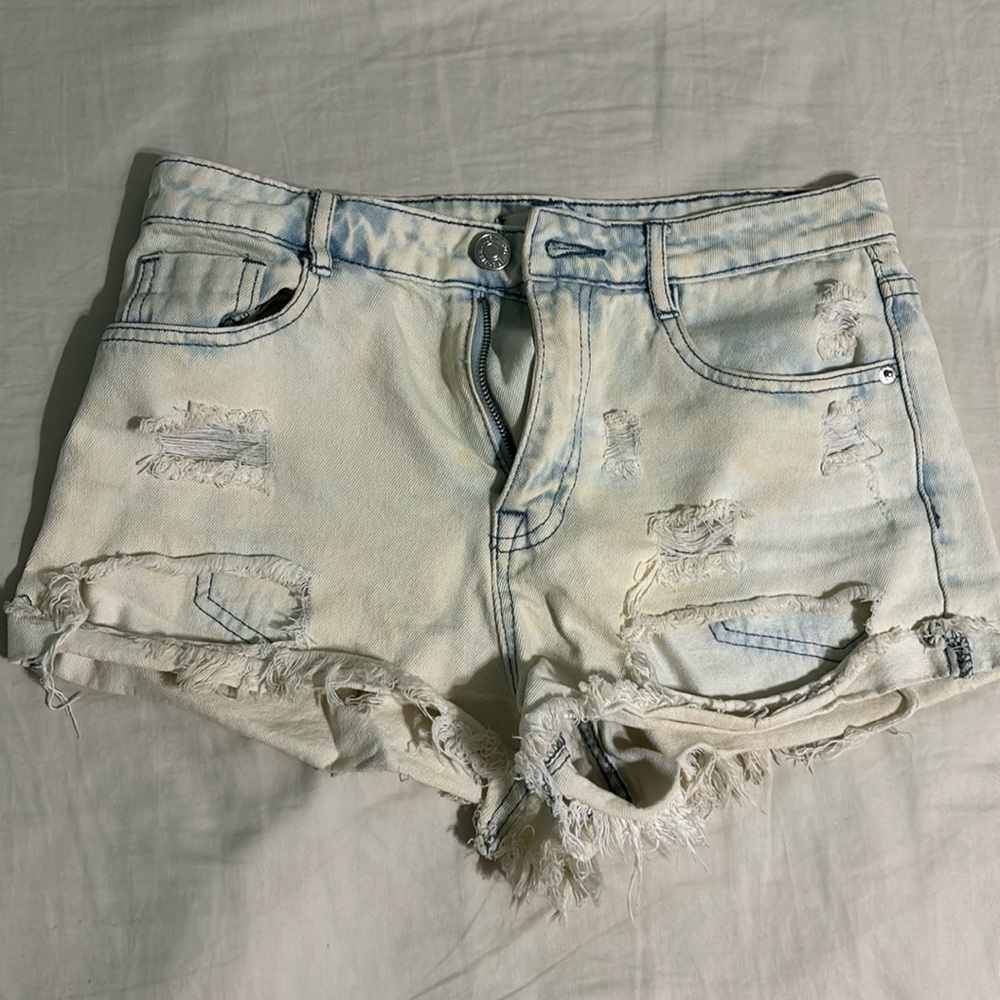 Jean shorts from forever 21, worn, decent condition. Size 25